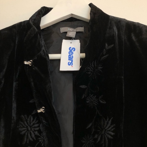 Black Velvet Blazer with Flower Detailing - Picture 3 of 5